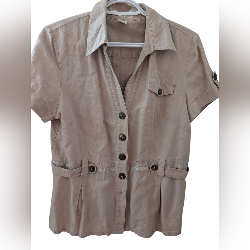 2/22$ Tan Button-Up Short Sleeve Shirt